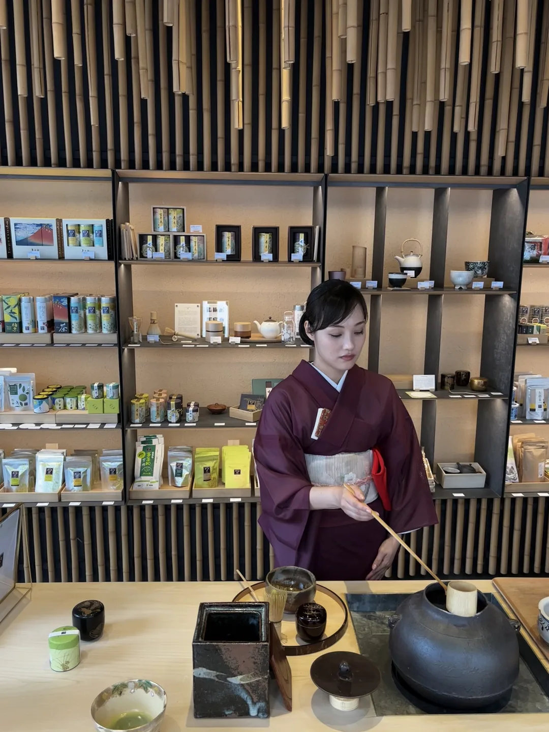 お点前を実演する赤木美日